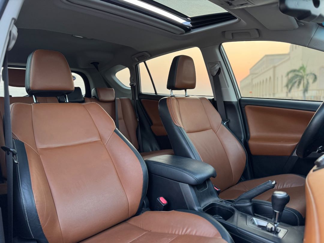 Car Image 2018 TOYOTA RAV4 VXR