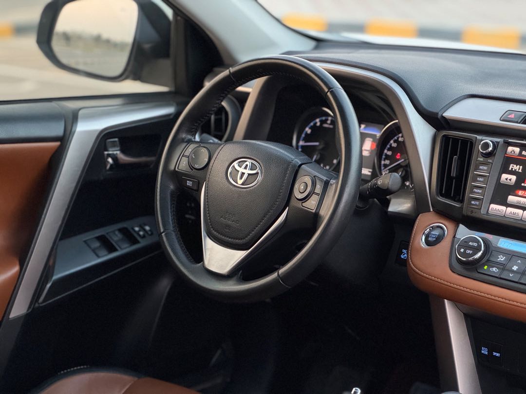 Car Image 2018 TOYOTA RAV4 VXR