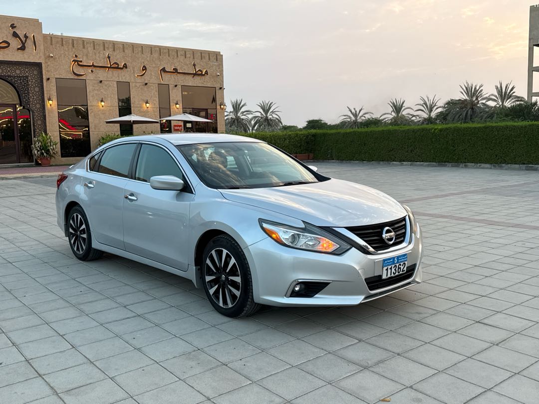 Car Image 2017 NISSAN ALTIMA SV