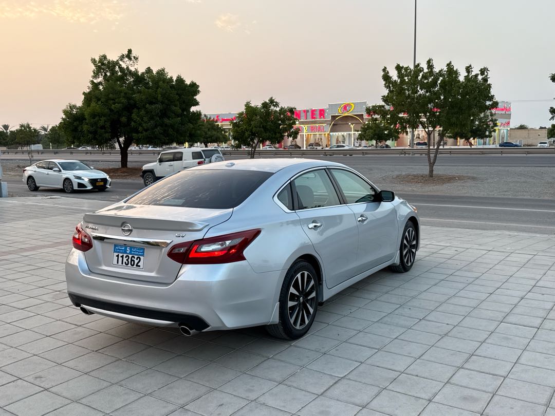 Car Image 2017 NISSAN ALTIMA SV