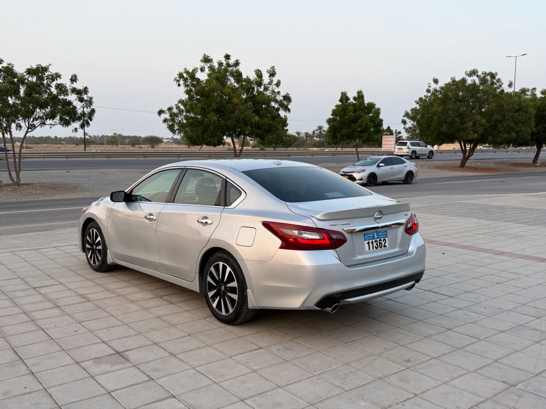 Car Image 2017 NISSAN ALTIMA SV
