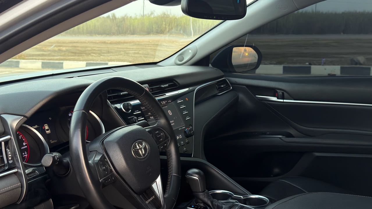 Car Image 2018 TOYOTA CAMRY XSE