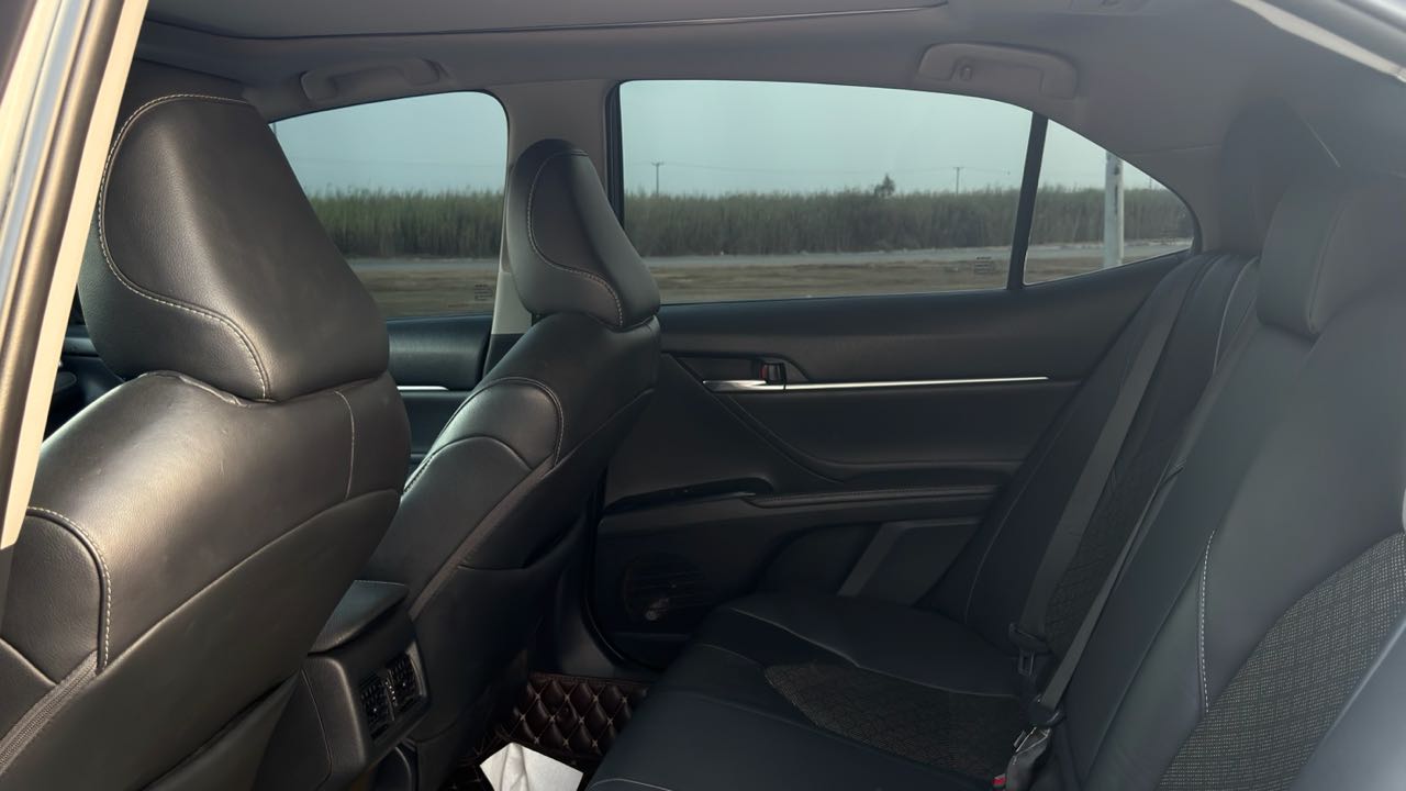 Car Image 2018 TOYOTA CAMRY XSE