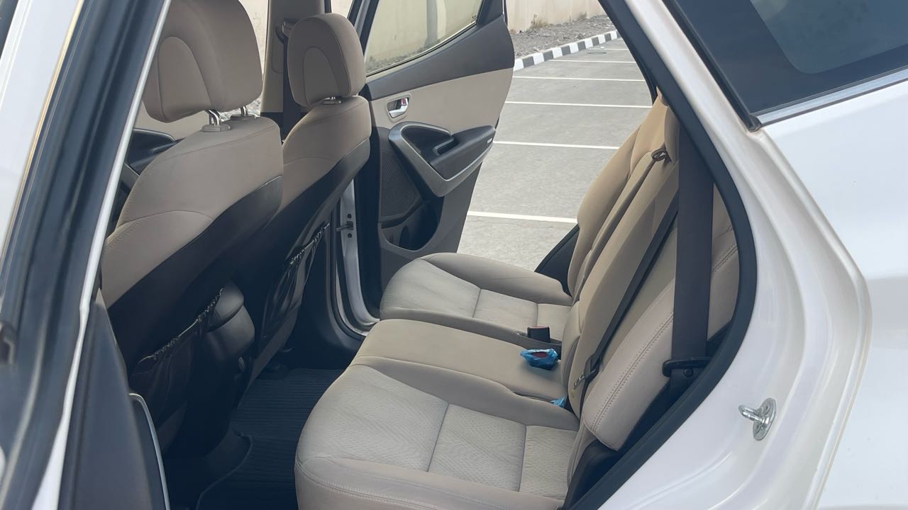 Car Image 2017 HYUNDAI SANTA FE SE