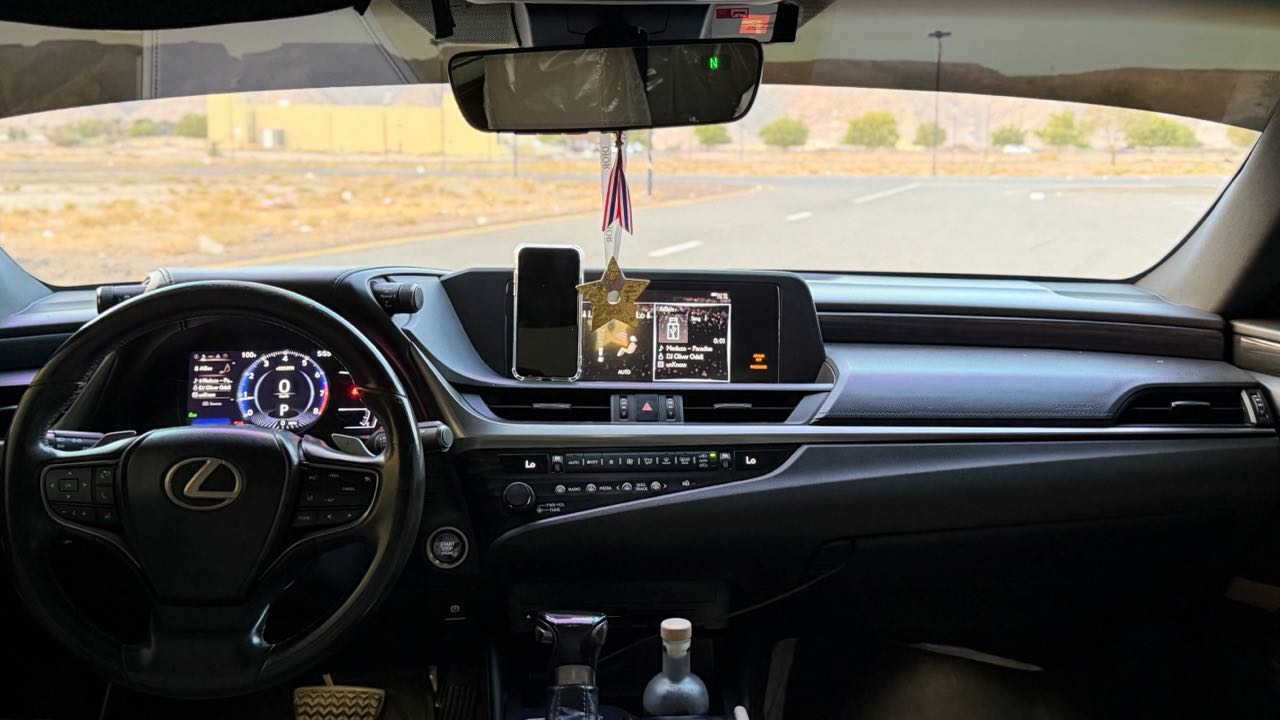Car Image 2019 LEXUS ES 350