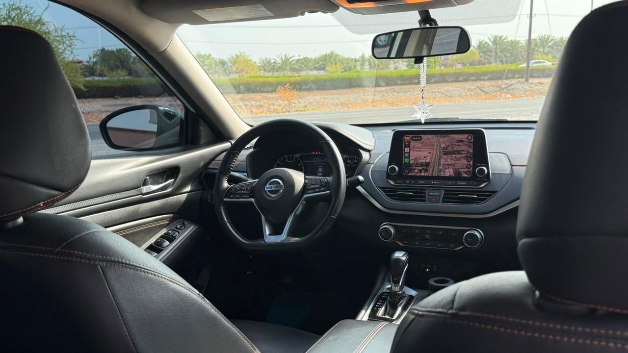 Car Image 2019 NISSAN ALTIMA SR