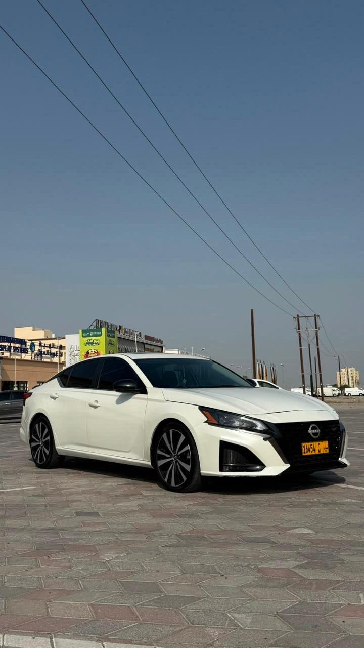 Car Image 2019 NISSAN ALTIMA SR