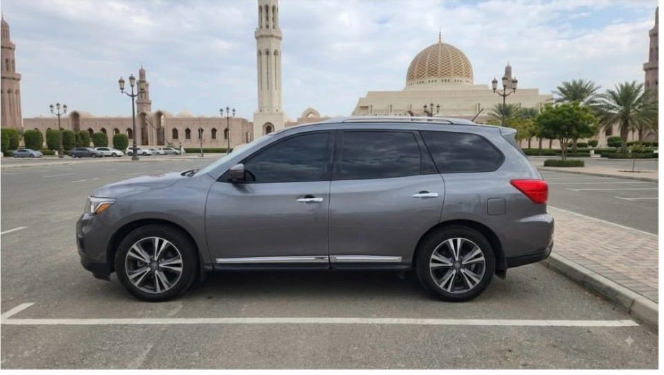 Car Image 2017 NISSAN PATHFINDER PLATINUM