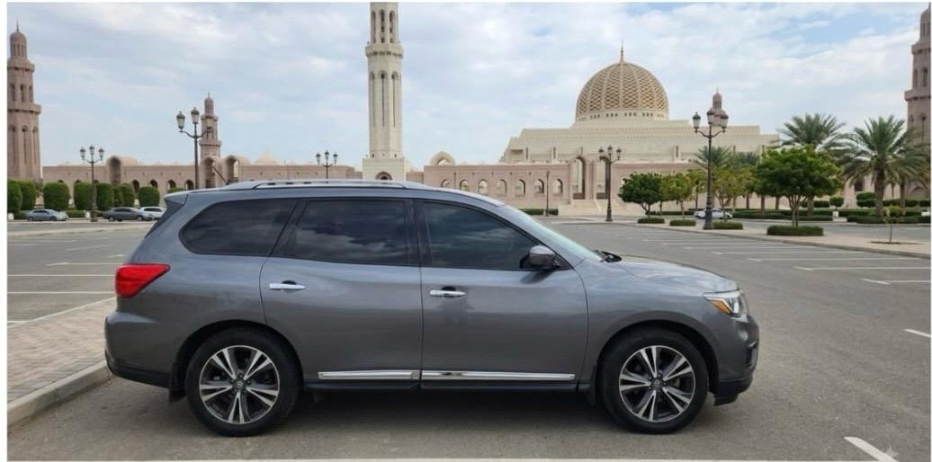 Car Image 2017 NISSAN PATHFINDER PLATINUM