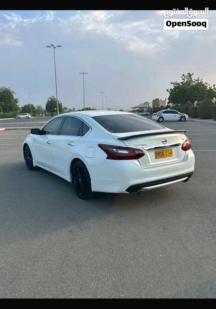 Car Image 2017 NISSAN ALTIMA SR