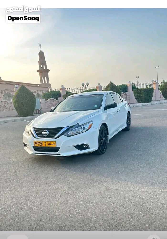 Car Image 2017 NISSAN ALTIMA SR