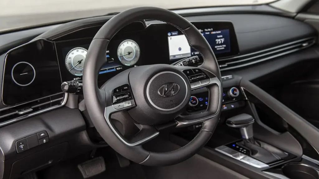 HYUNDAI AVANTE 2022