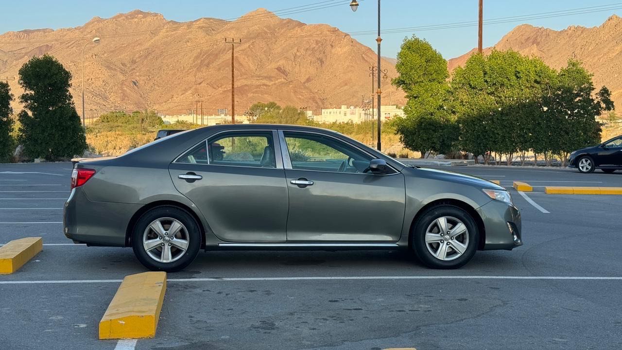 Car Image 2012 TOYOTA CAMRY LE