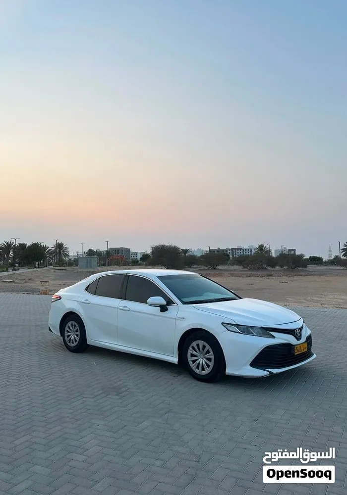 Car Image 2018 TOYOTA CAMRY LE