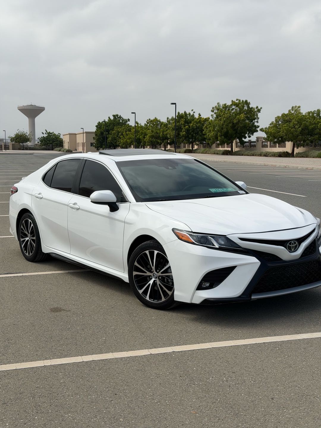 Car Image 2018 TOYOTA CAMRY SE