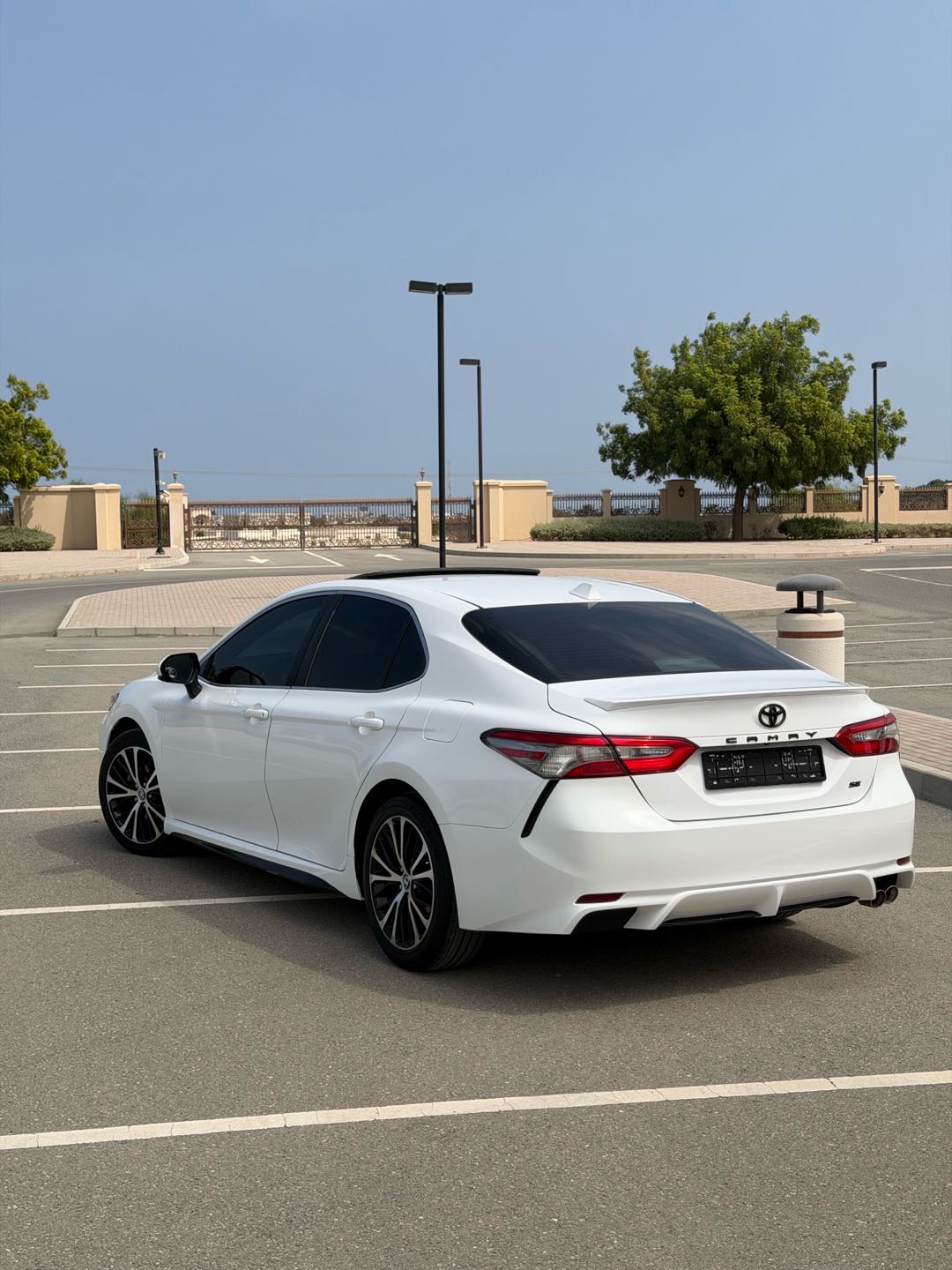 Car Image 2018 TOYOTA CAMRY SE