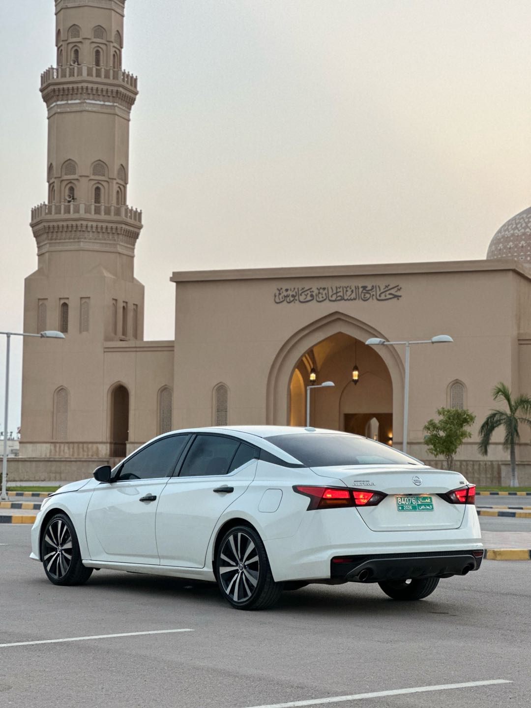 Car Image 2019 NISSAN ALTIMA SR