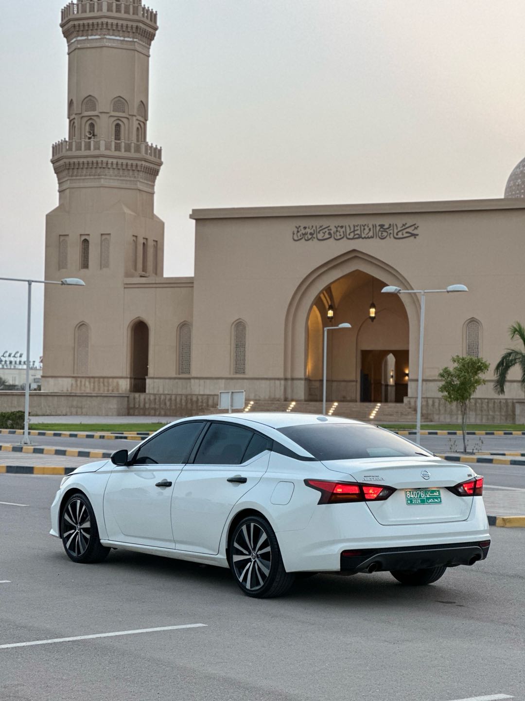 Car Image 2019 NISSAN ALTIMA SR