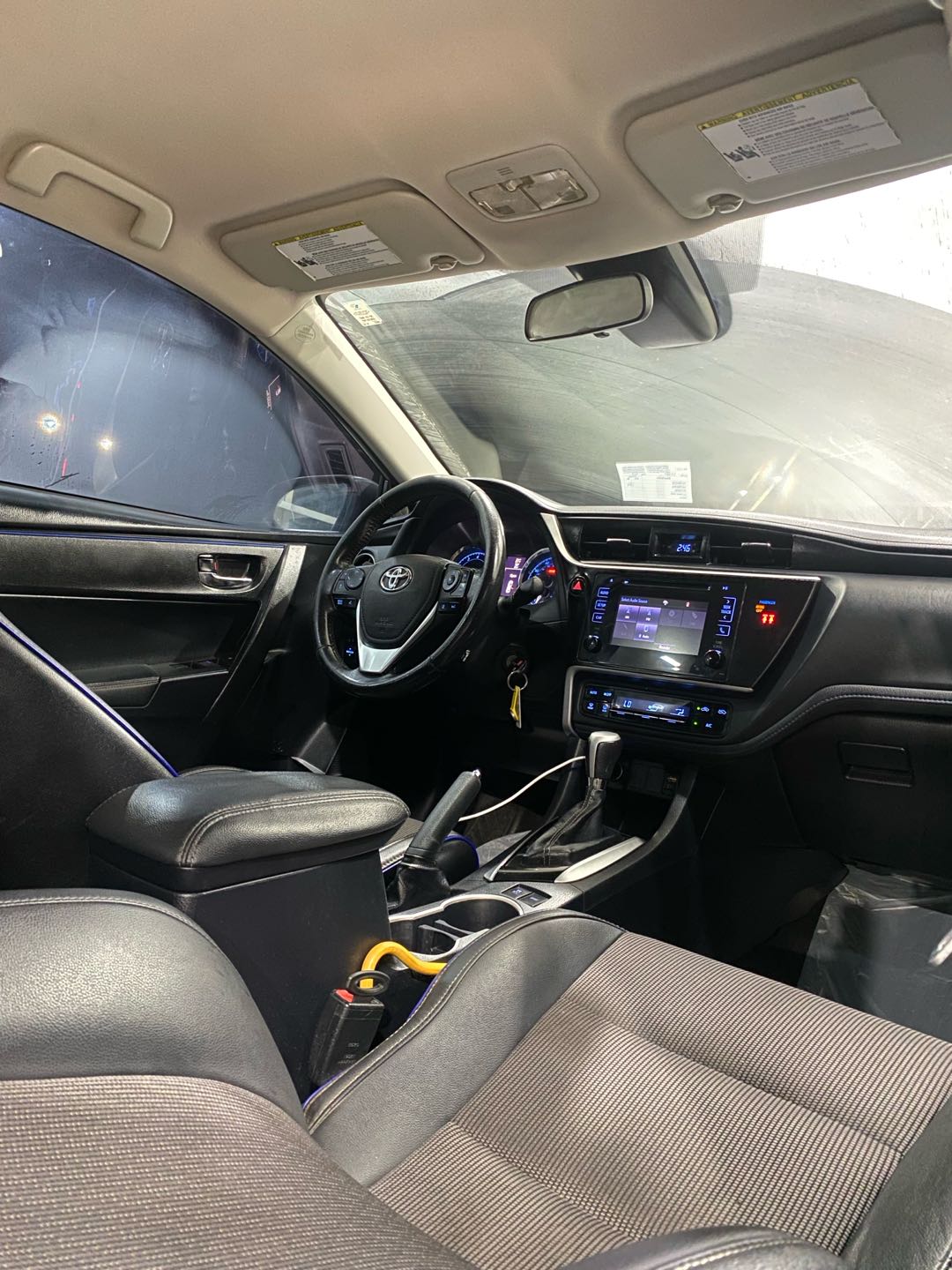 Car Image 2018 TOYOTA COROLLA SE