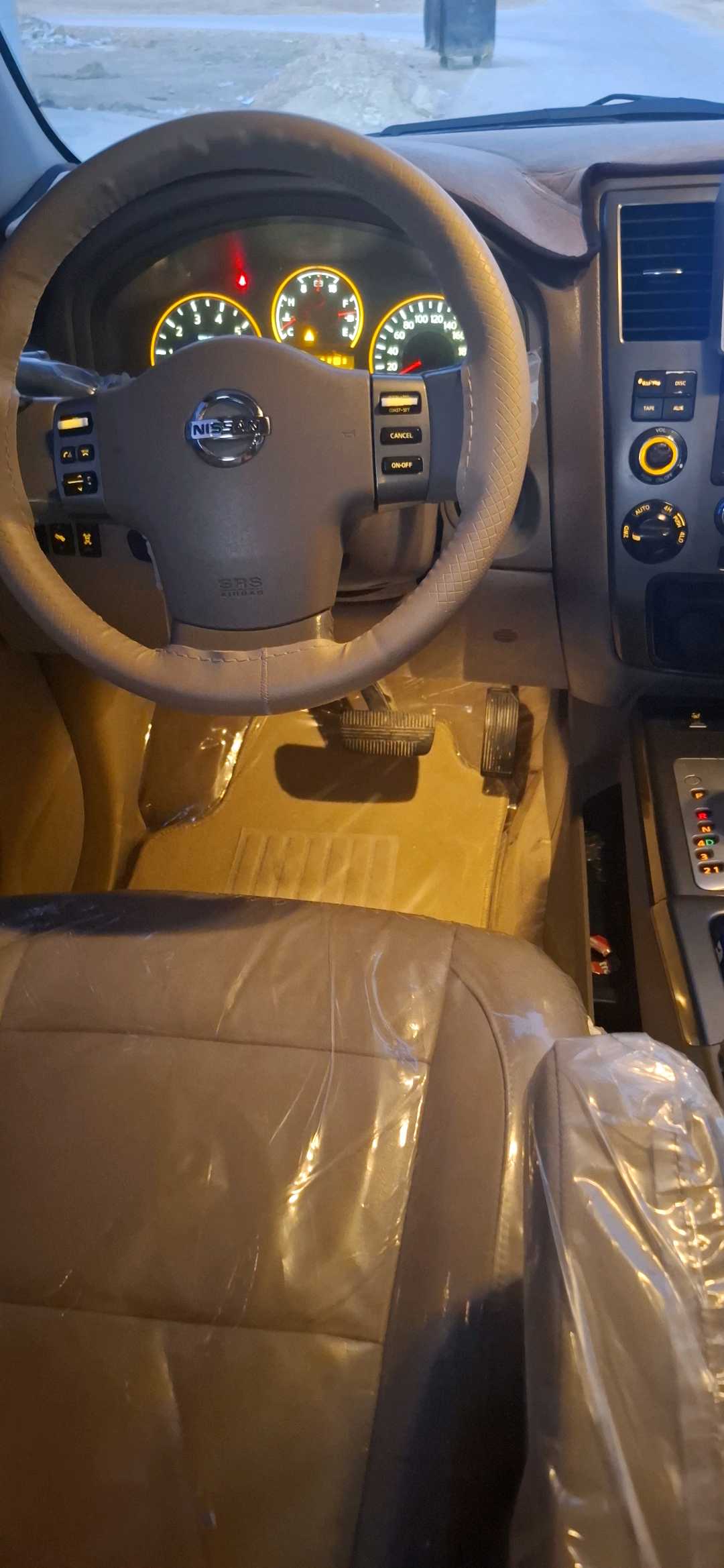 Car Image 2010 NISSAN ARMADA LE