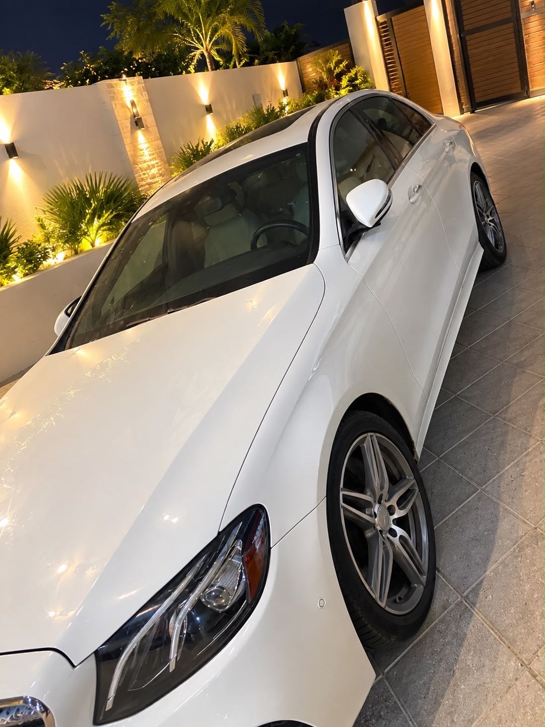 Car Image 2017 MERCEDES E Class 300