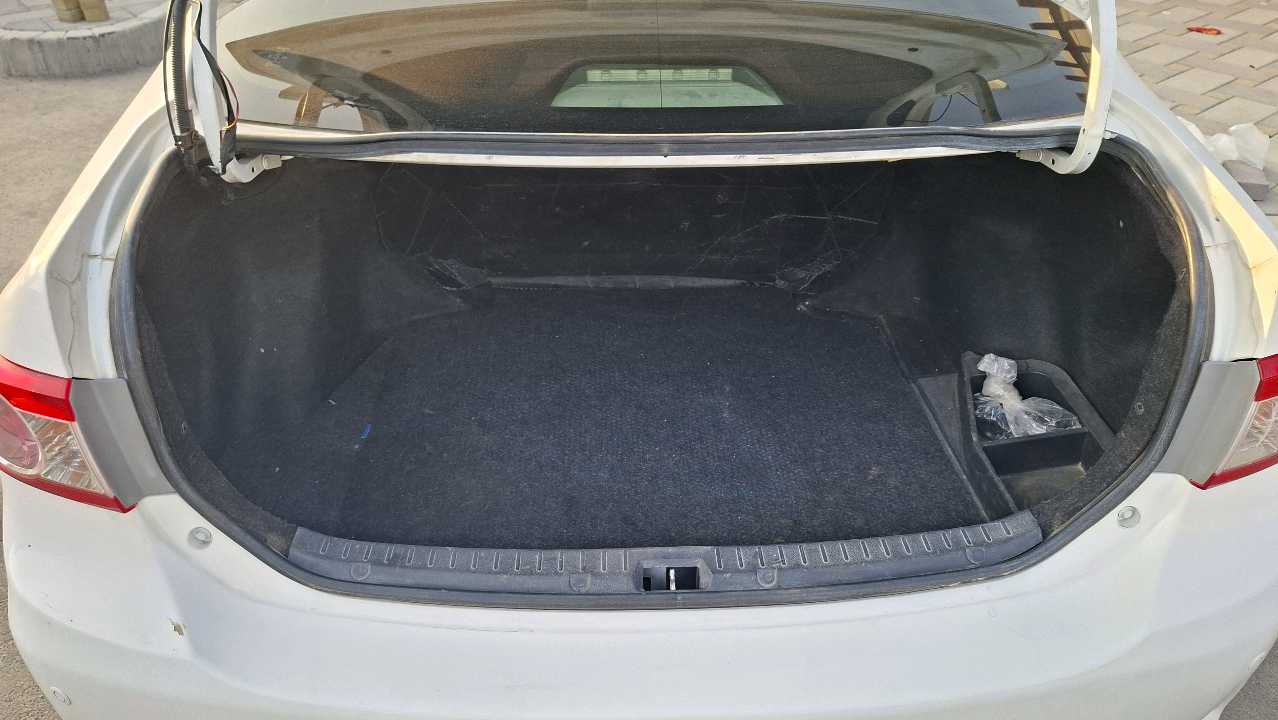 Car Image 2012 TOYOTA COROLLA XLI