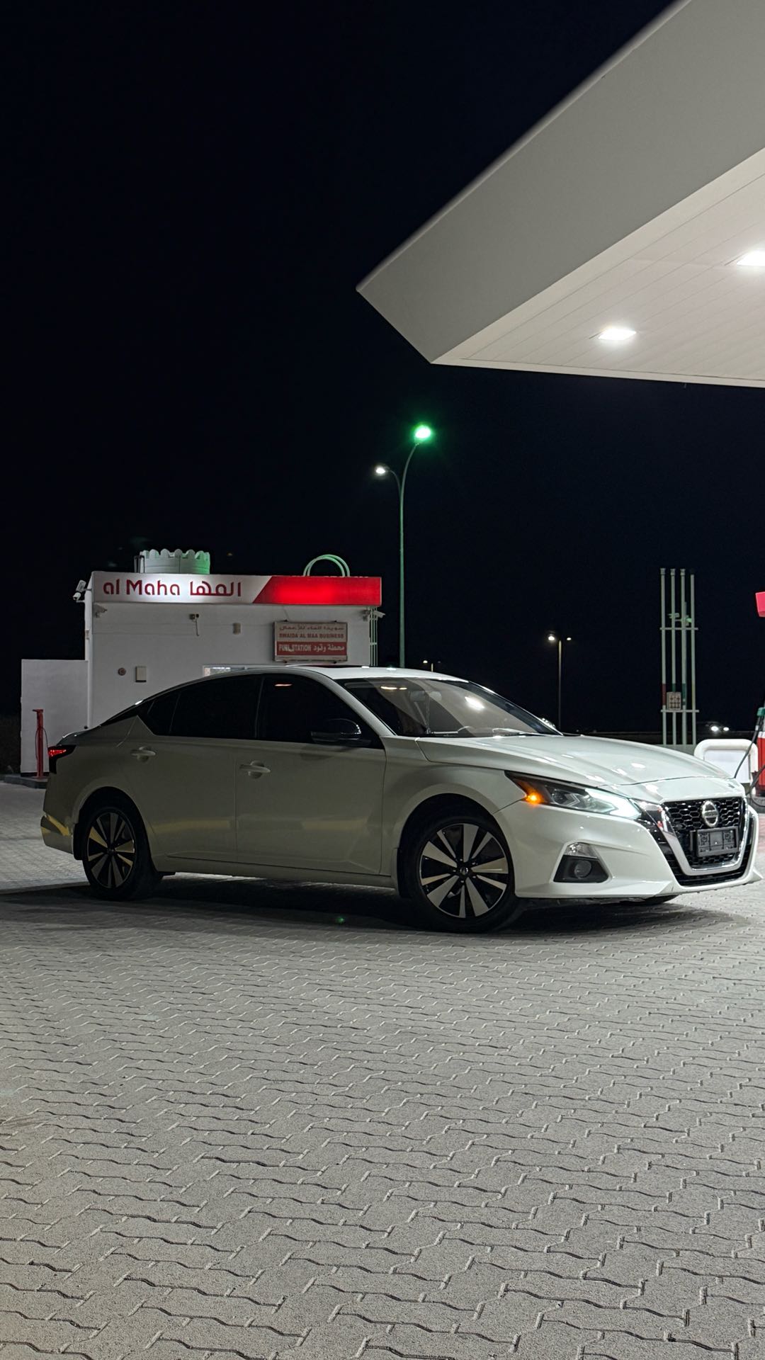 Car Image 2019 NISSAN ALTIMA SR