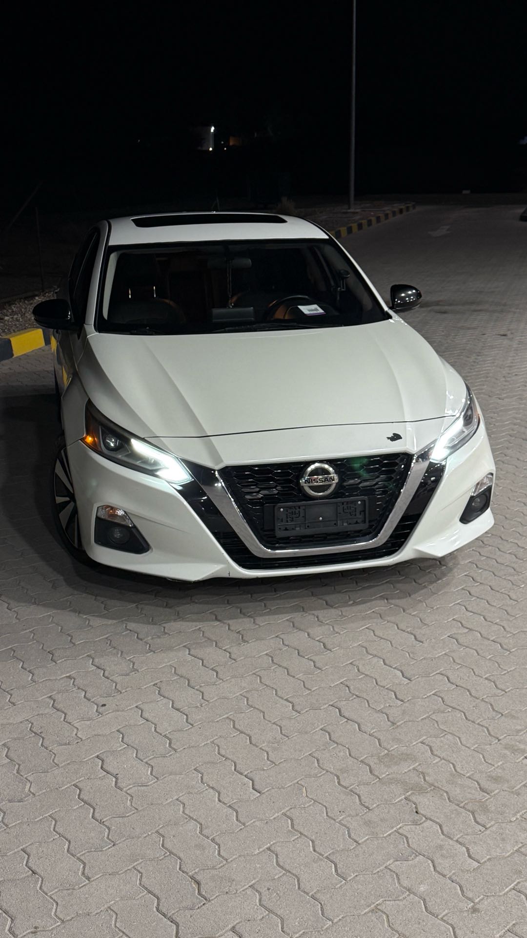 Car Image 2019 NISSAN ALTIMA SR