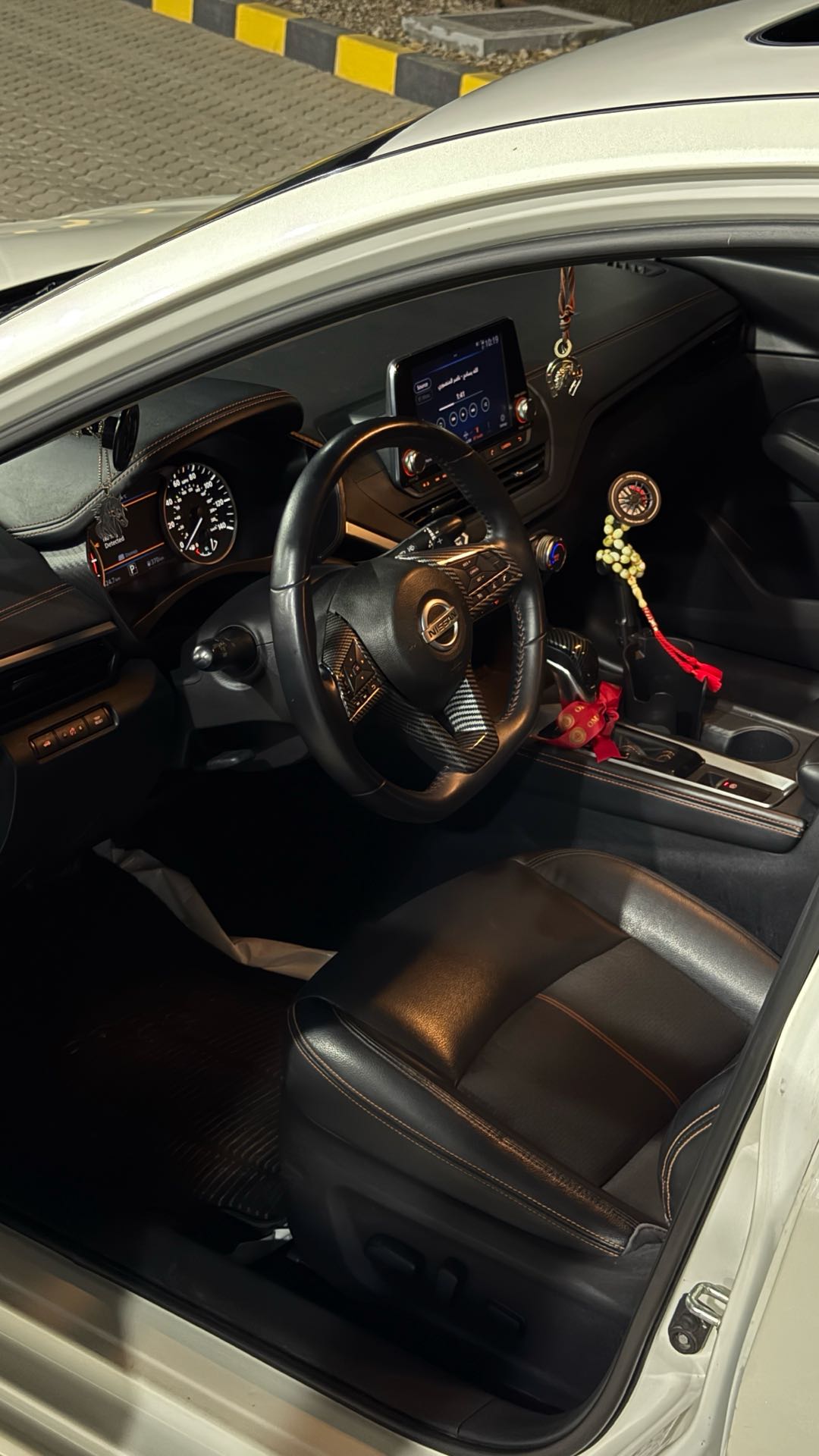 Car Image 2019 NISSAN ALTIMA SR