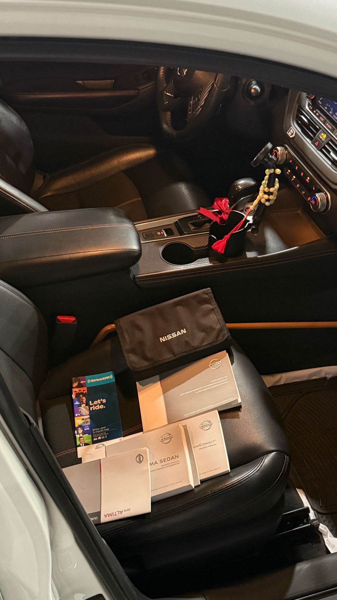 Car Image 2019 NISSAN ALTIMA SR
