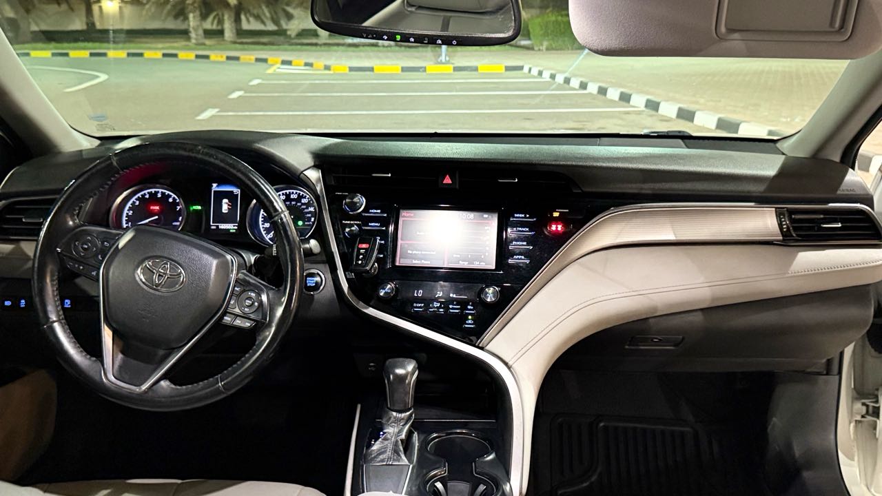 Car Image 2019 TOYOTA CAMRY SE