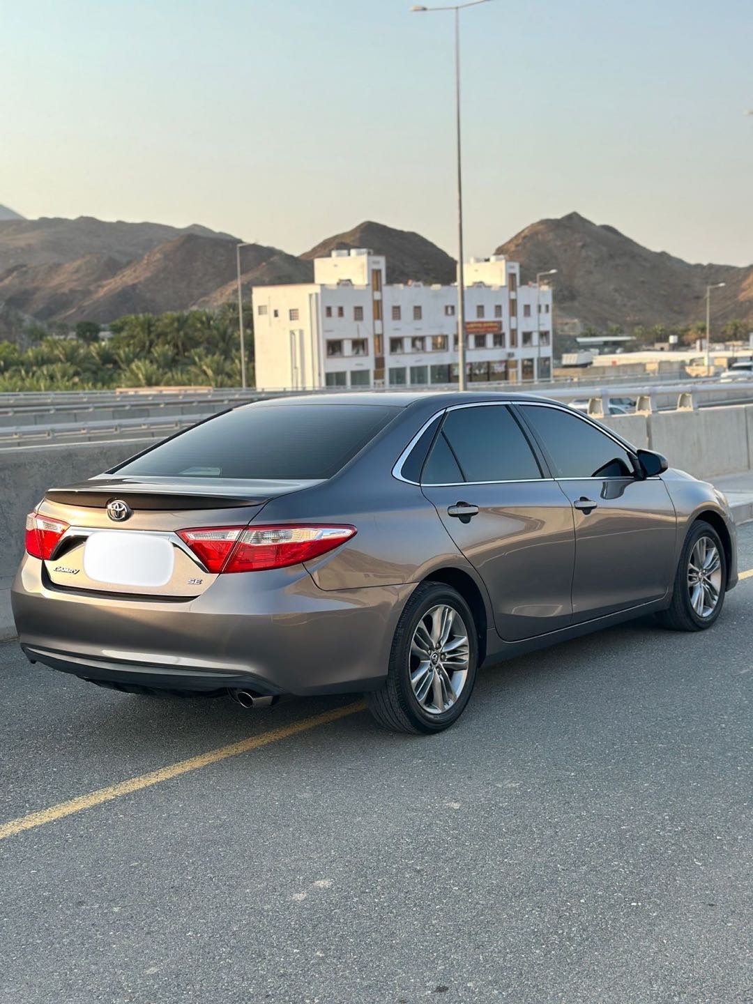 Car Image 2015 TOYOTA CAMRY SE
