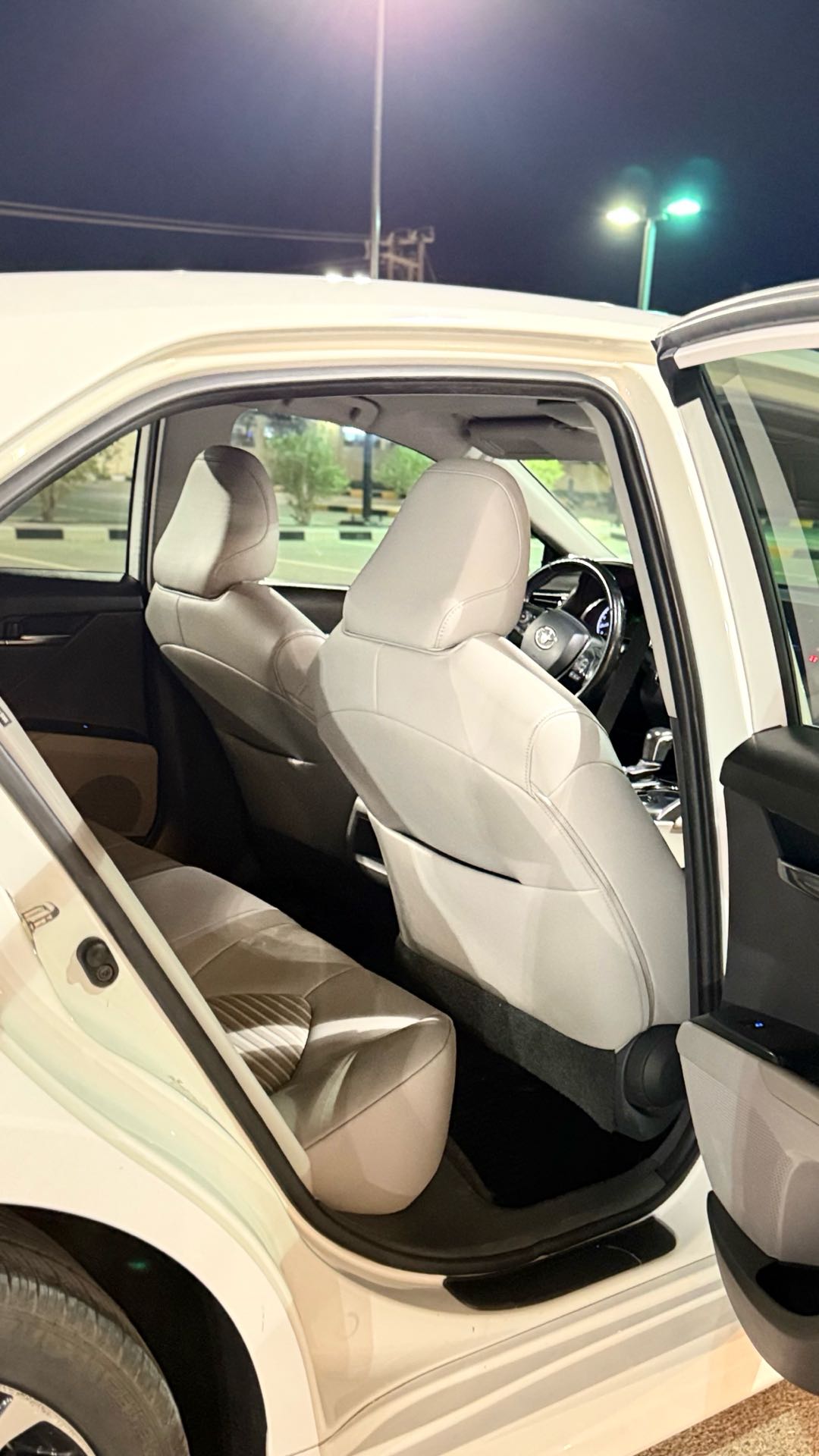 Car Image 2019 TOYOTA CAMRY SE