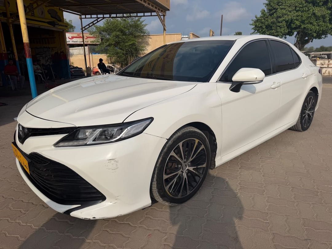 Car Image 2019 TOYOTA CAMRY LE