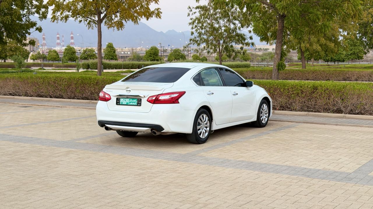Car Image 2017 NISSAN ALTIMA S