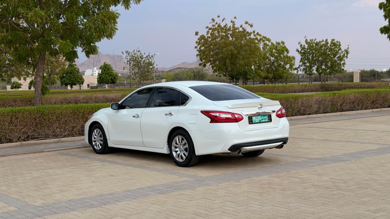 Car Image 2017 NISSAN ALTIMA S
