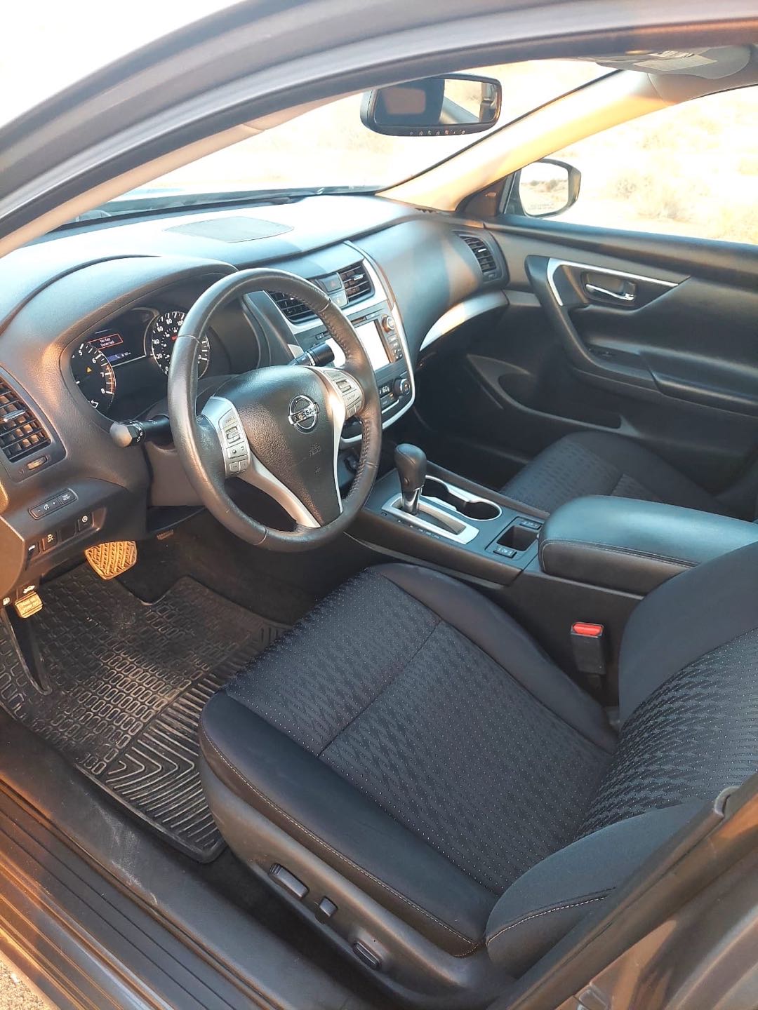 Car Image 2017 NISSAN ALTIMA SV