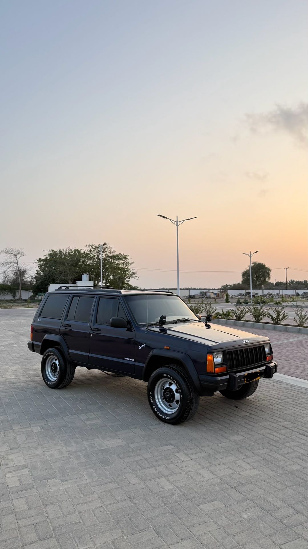 Car Image 1996 JEEP CHEROKEE 