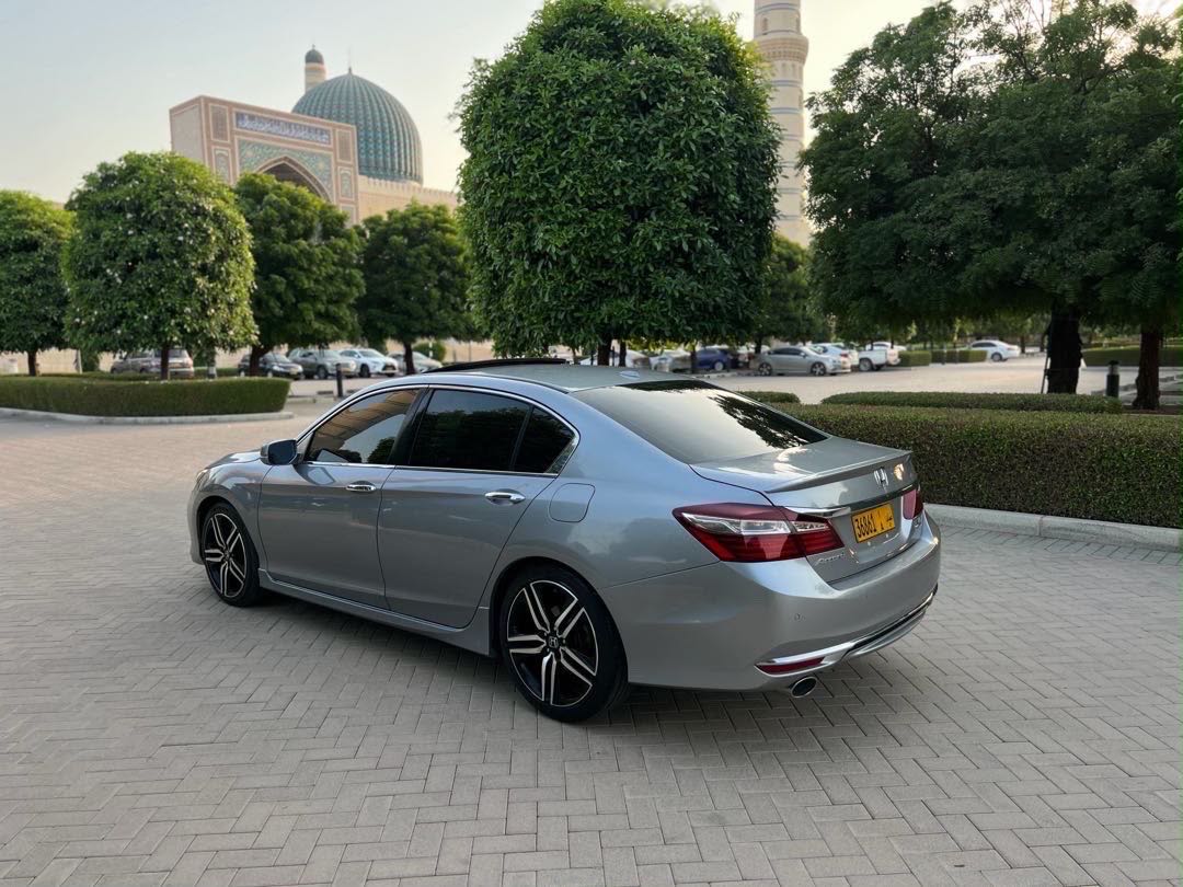 Car Image 2017 HONDA ACCORD TOURING