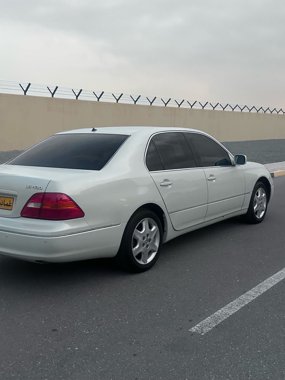 Car Image 2001 LEXUS LS 430 1/2 Ultra