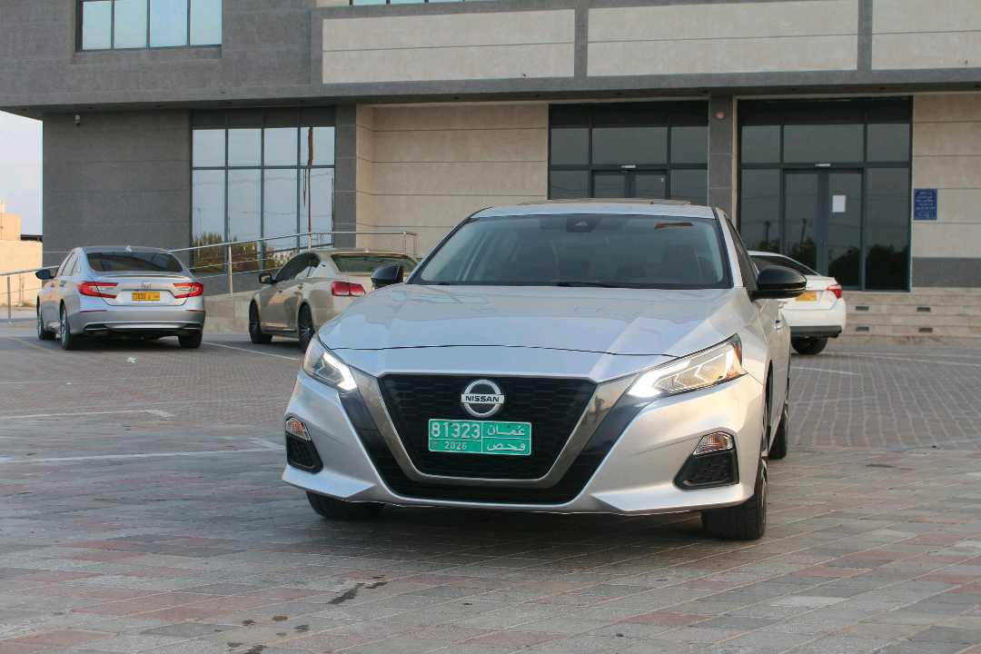 Car Image 2020 NISSAN ALTIMA SR