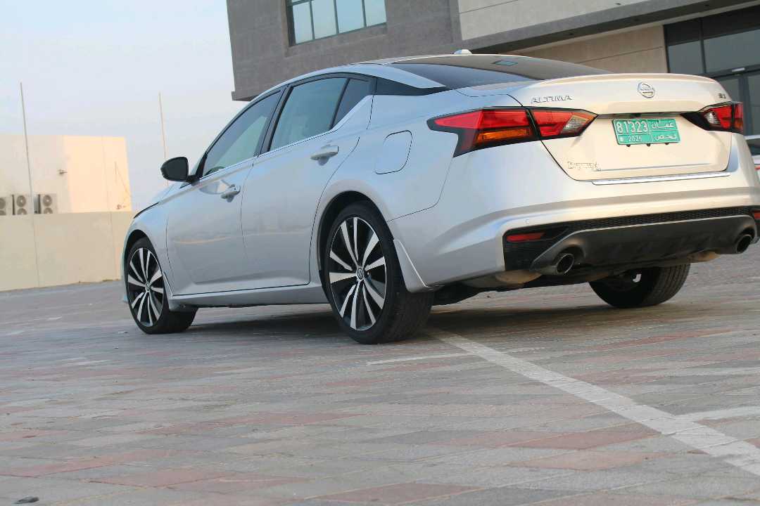 Car Image 2020 NISSAN ALTIMA SR