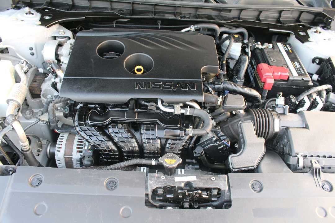 Car Image 2020 NISSAN ALTIMA SR