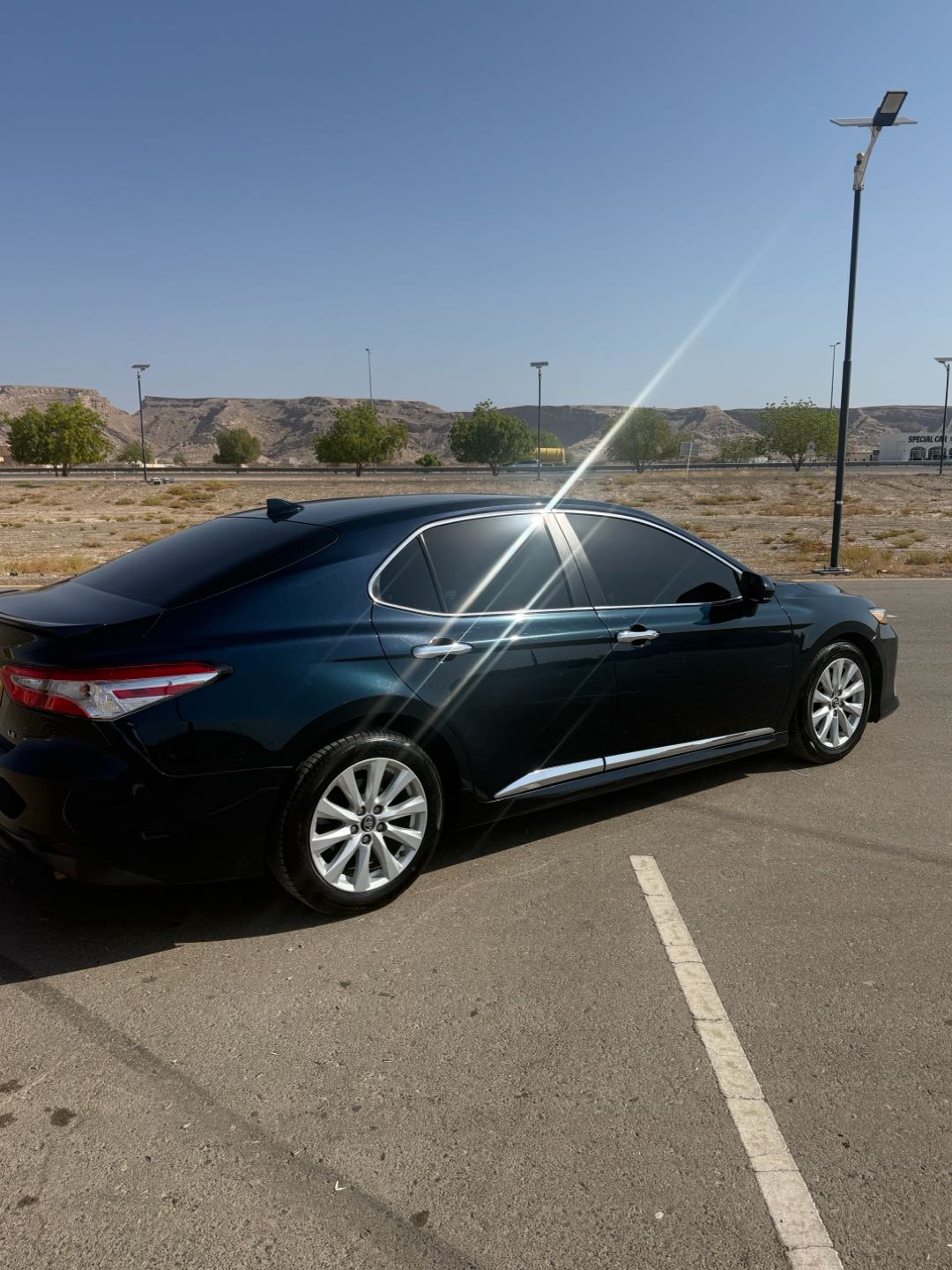 Car Image 2020 TOYOTA CAMRY LE