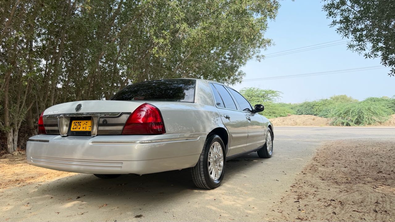 Car Image 2009 MERCURY GRAND MARQUIS 