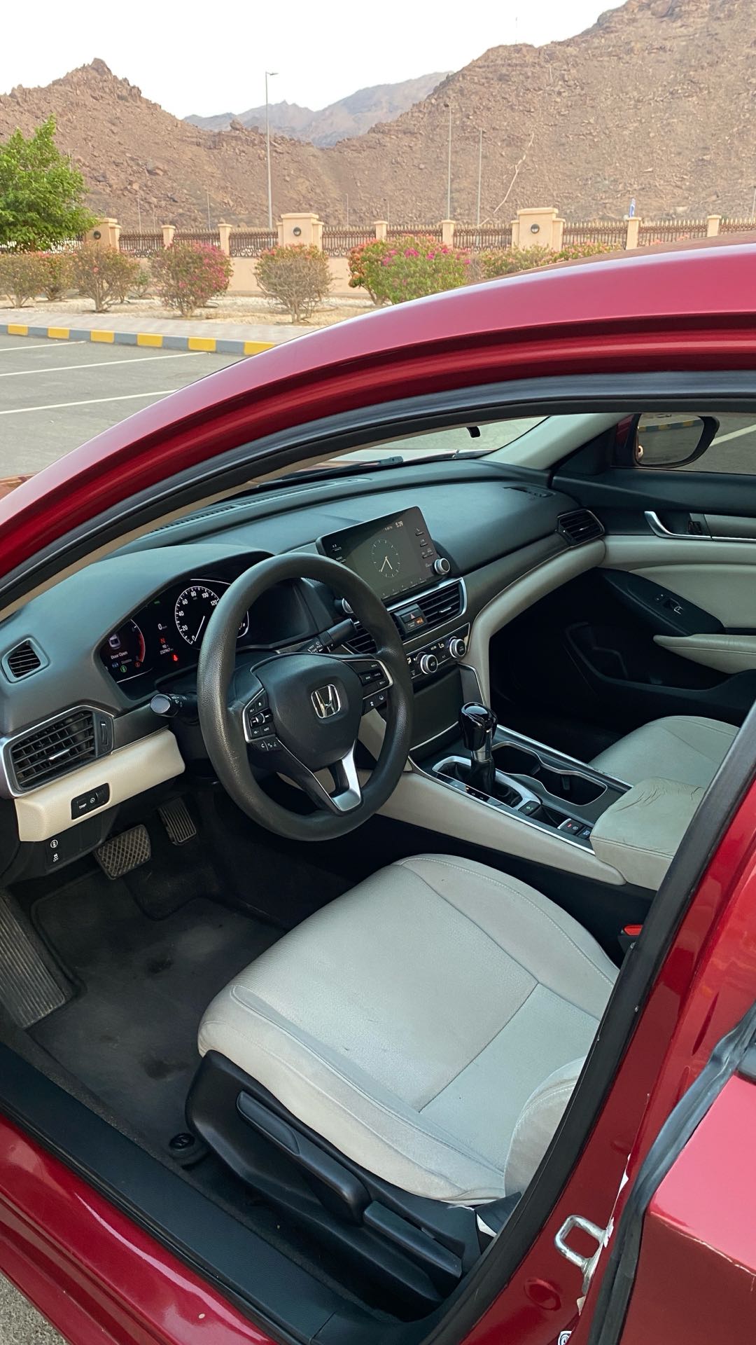 Car Image 2018 HONDA ACCORD LX