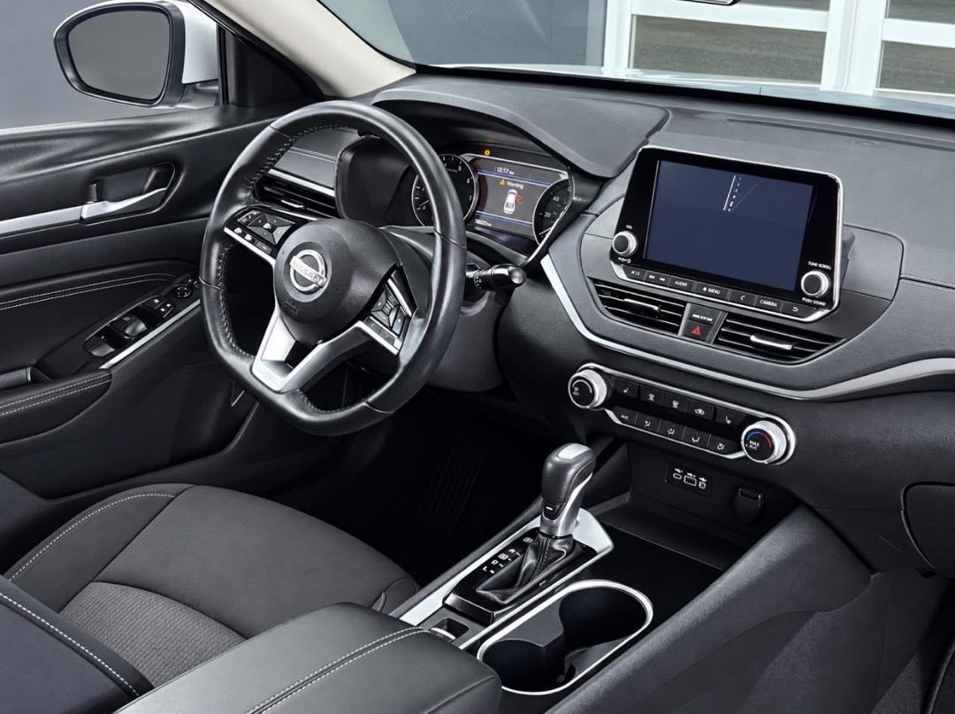 Car Image 2021 NISSAN ALTIMA SV