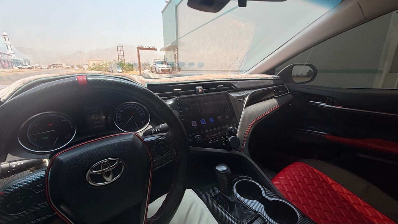 Car Image 2018 TOYOTA CAMRY LE