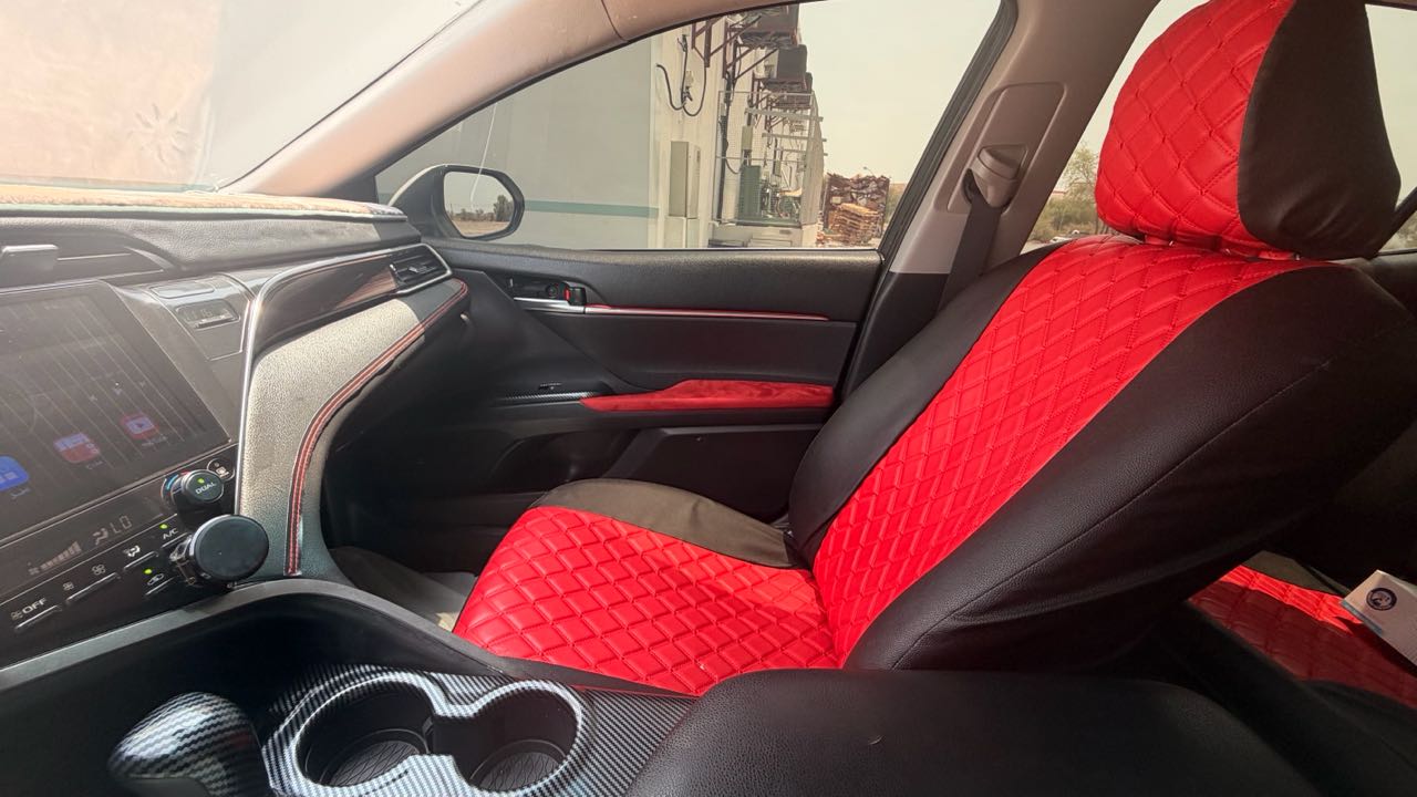 Car Image 2018 TOYOTA CAMRY LE