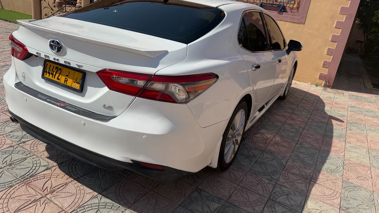 Car Image 2018 TOYOTA CAMRY LE